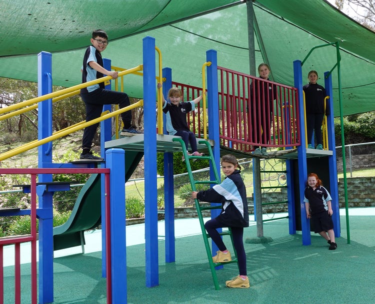 Trunkey Public School students on the fixed equipment
